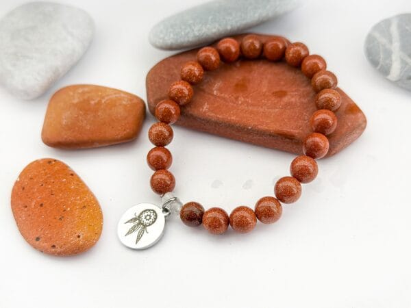 Bransoletka z piasku pustyni z przywieszką Beaty Pawlikowskiej łapacz snów