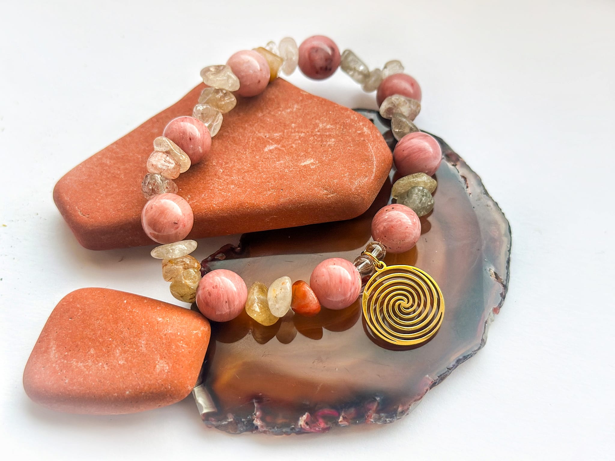 IMG_7974 Bransoletka z rodonitu i z agatu z przywieszką wir - obrazek 1