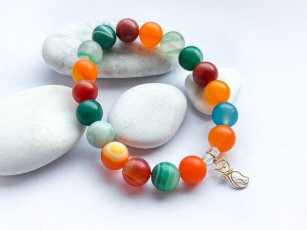 Bransoletka z agatu z przywieszką kotka