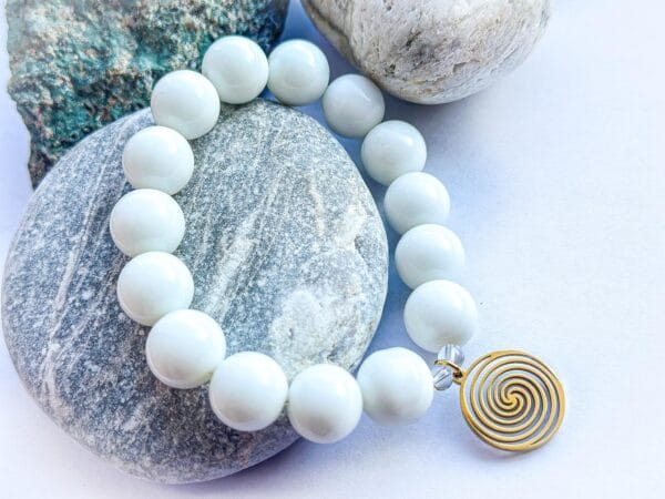 Bransoletka z jadeitu z przywieszką wir