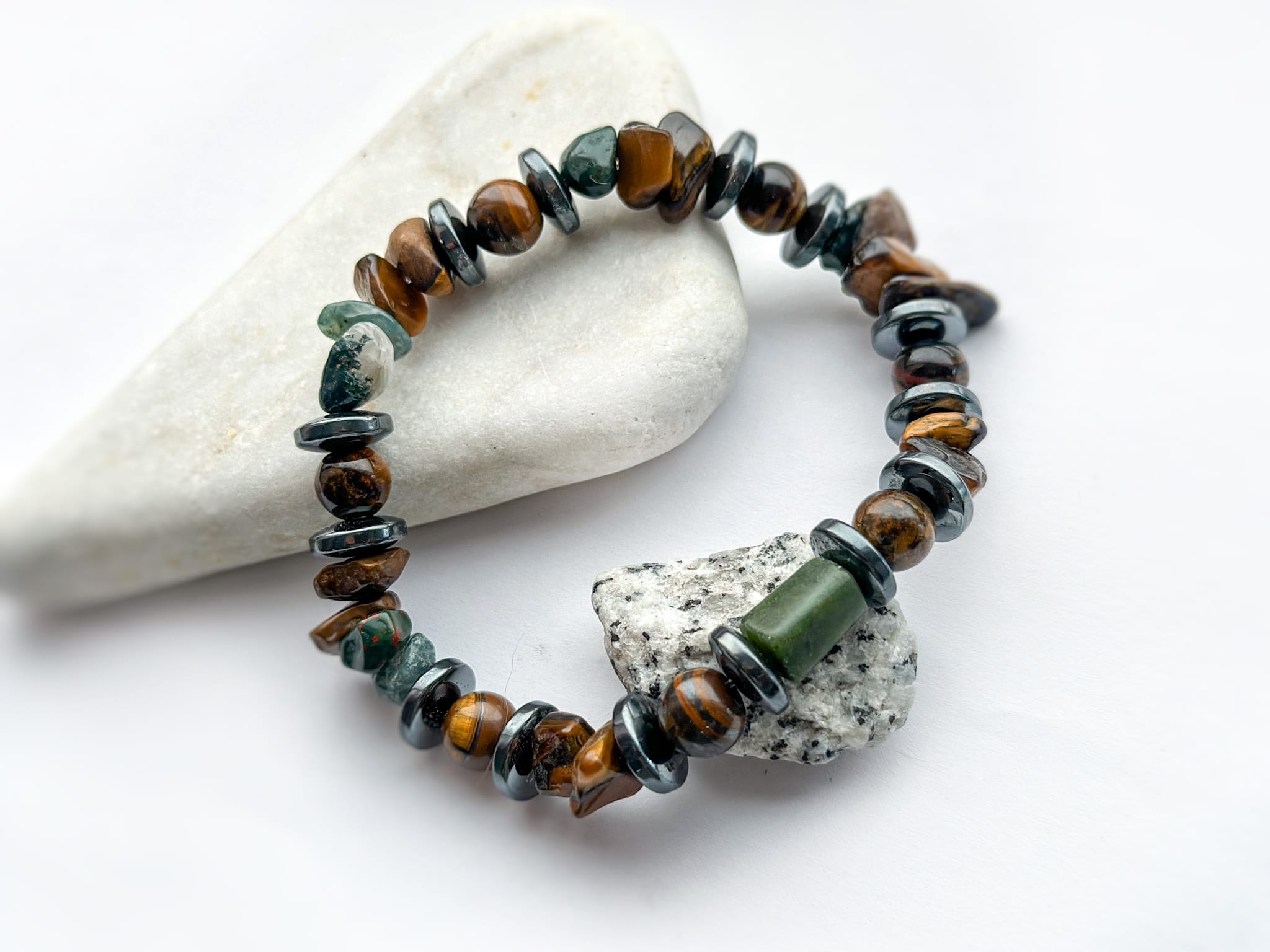 Bransoletka męska z agatu, tygrysiego oka, zielonego jaspisu oraz hematytu (2) Bransoletka męska z agatu, tygrysiego oka, zielonego jaspisu oraz hematytu - obrazek 1