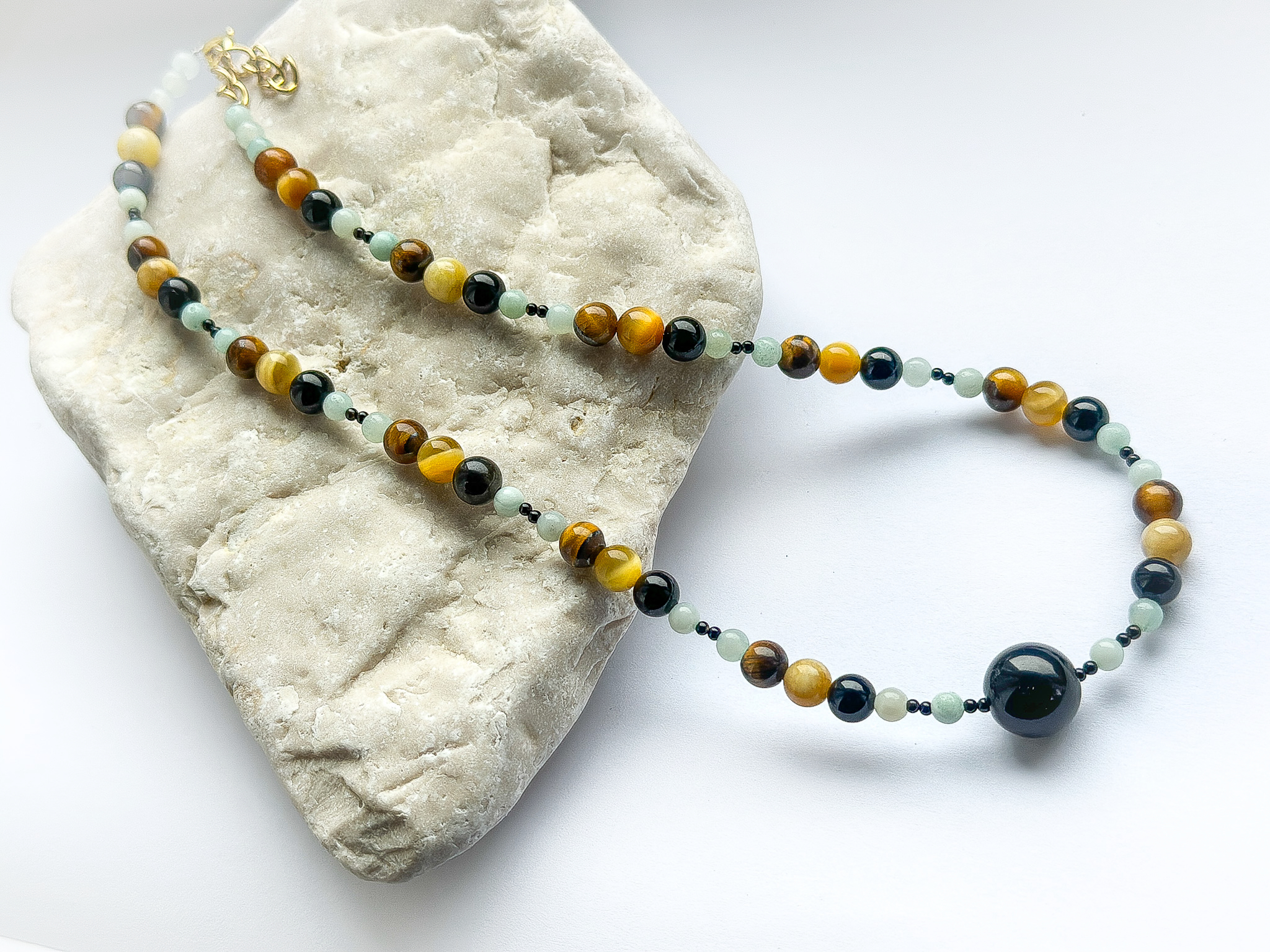 Unikalny, ręcznie robiony naszyjnik z tygrysiego oka i czarnego turmalinu (2) Unikalny, ręcznie robiony naszyjnik z tygrysiego oka i czarnego turmalinu "Mądry Gniew" - obrazek 1