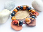 Bransoletka z czerwonego jaspisu, tygrysiego oka i drewnianych koralików - obrazek 3