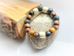 Bransoletka z lawy wulkanicznej i drewnianych koralików w różnych odcieniach - obrazek 3