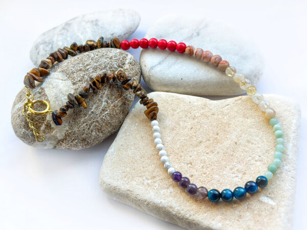 Unikalny, ręcznie robiony czakralny naszyjnik z bazą tygrysiego oka